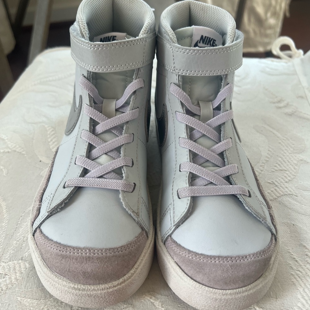 Nike Blazers High-Top Sneakers in Light Gray and White